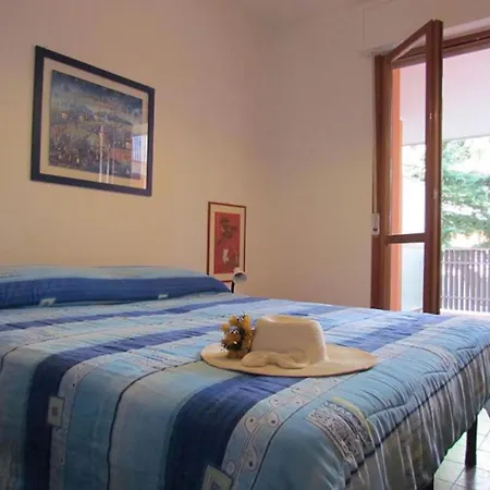 Vibrant In A Pool Paradise *