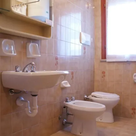 Vibrant In A Pool Paradise 아파트 *