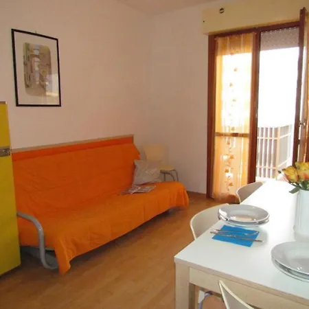 아파트 Vibrant In A Pool Paradise *